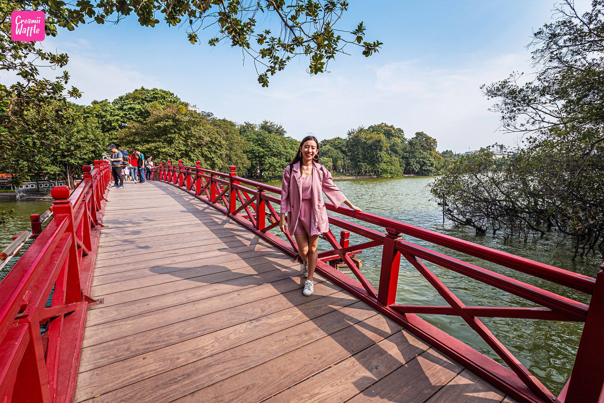 Cầu Thê Húc (สะพานเทฮุก)