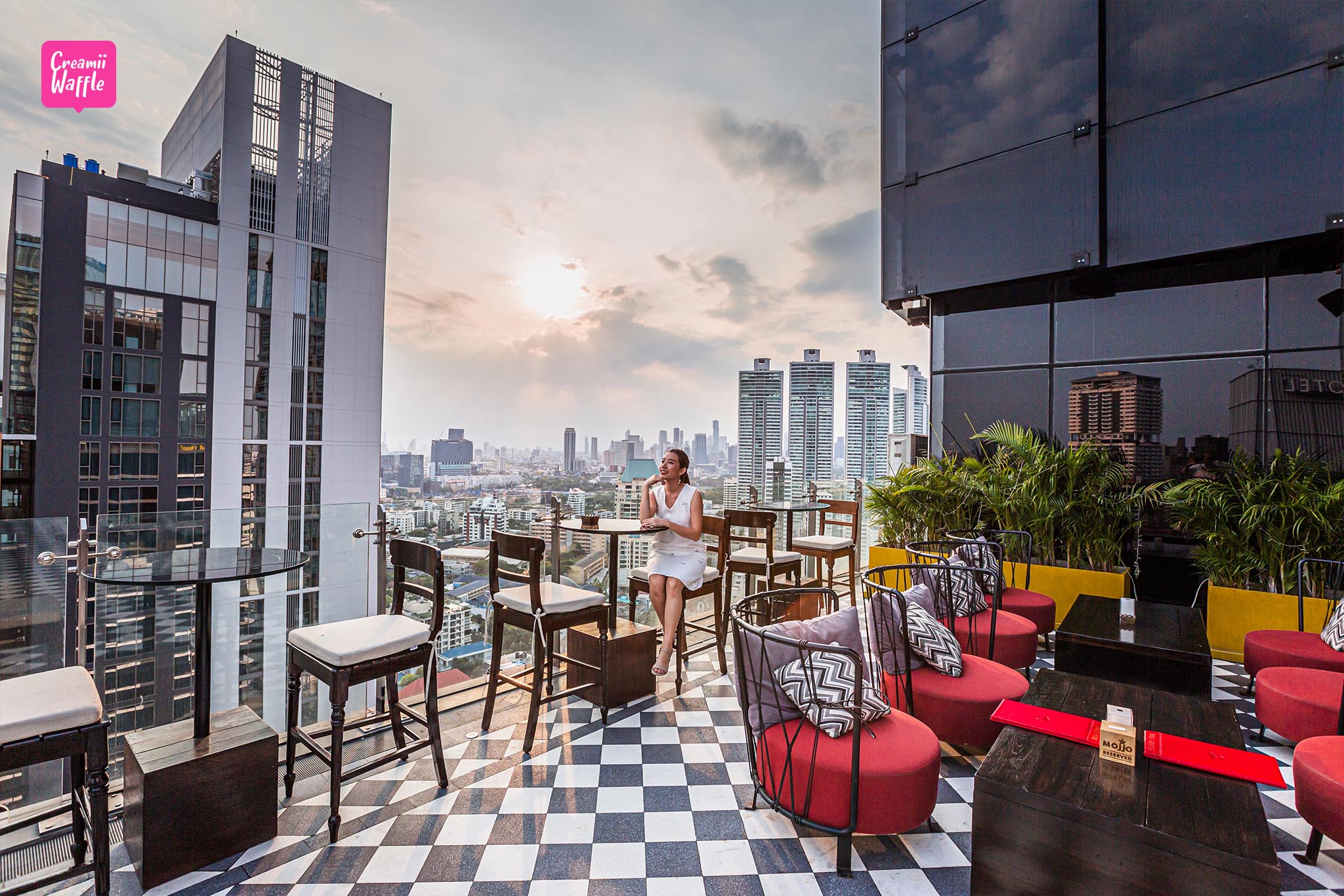 MOJJO Rooftop Lounge & Bar