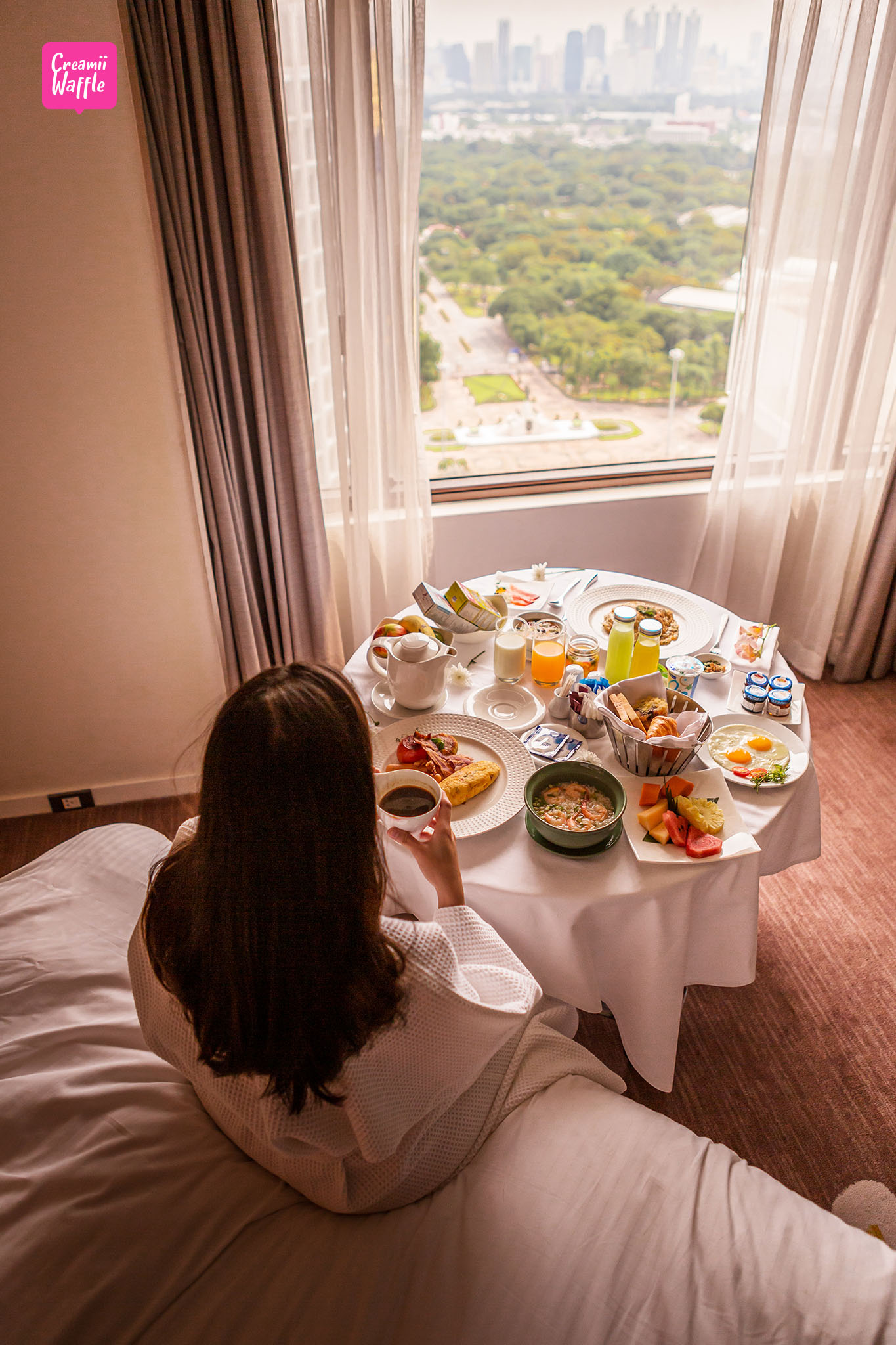 crowne plaza Bangkok Breakfast in bed