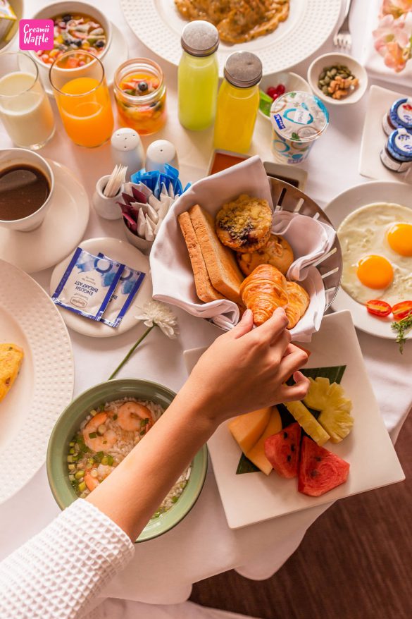 crowne plaza Bangkok คราวน์ พลาซ่า Breakfast in bed