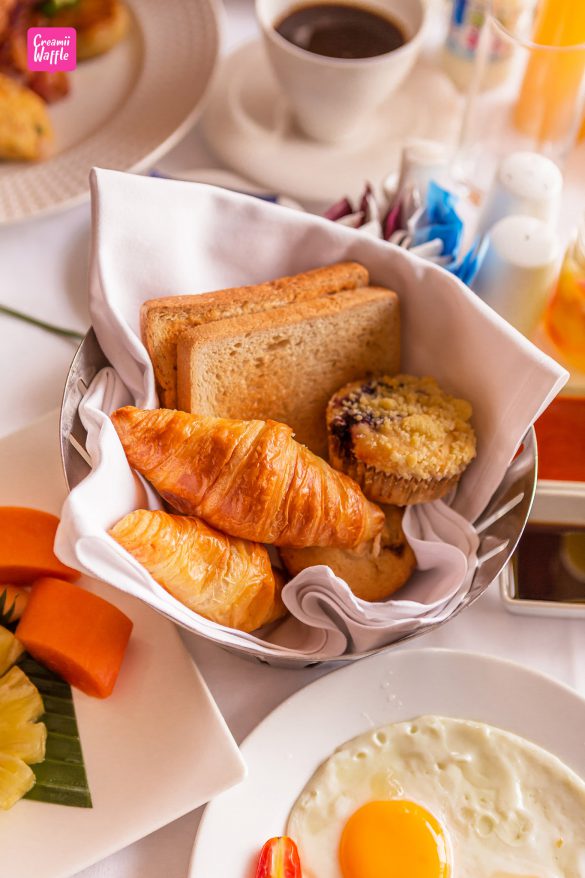 crowneplaza Bangkok Lumpini Park Breakfast in bed